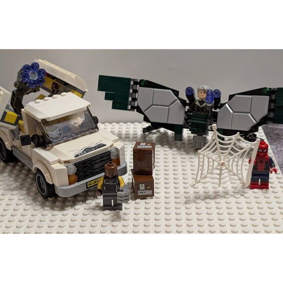 LEGO Marvel Super Heroes 76083 Beware the Vulture set - Picture 1 of 10
